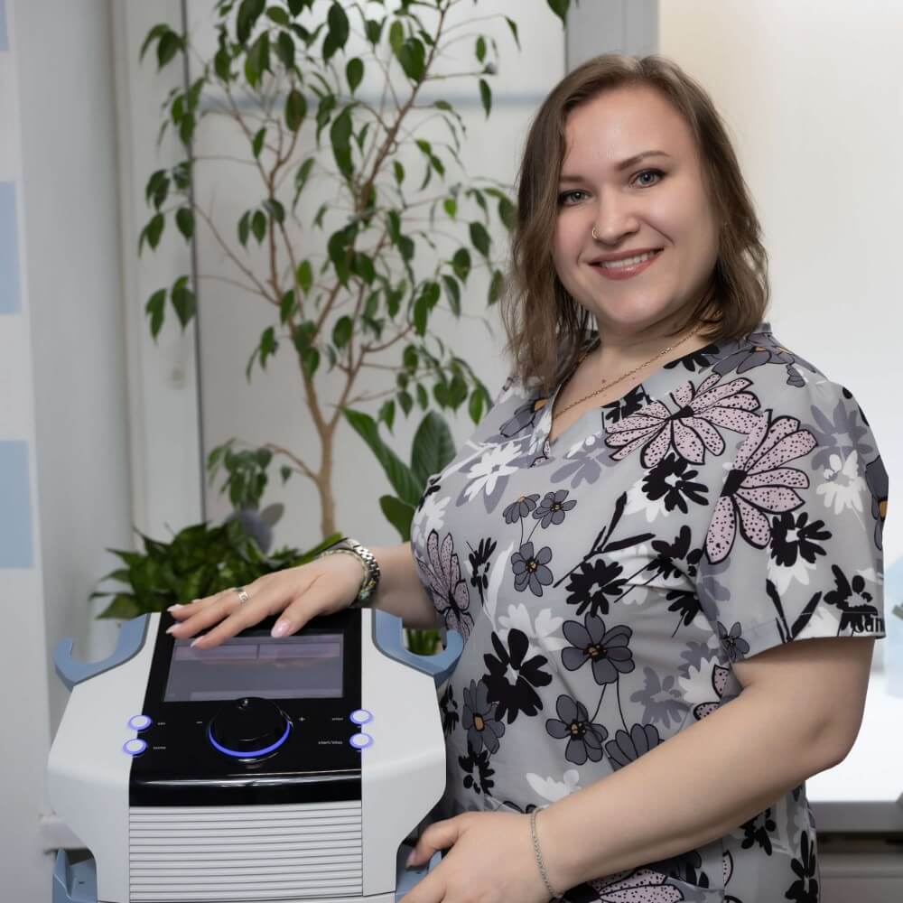 Ирина Сергеевна Верлан работает медицинской сестрой физиотерапевтического кабинета в Гастроцентре Уфимцева